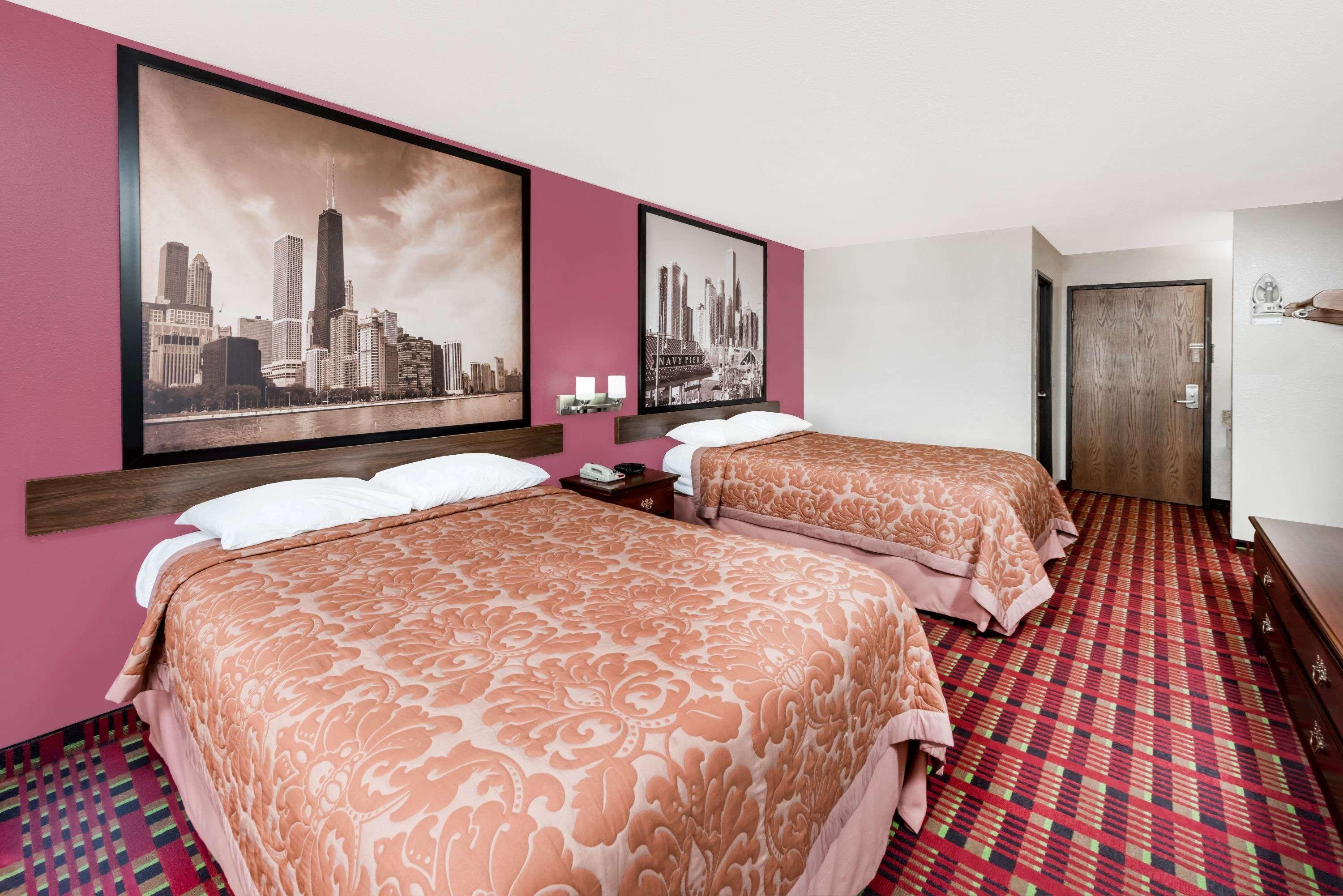 Super 8 By Wyndham Paris Il Motel Екстериор снимка