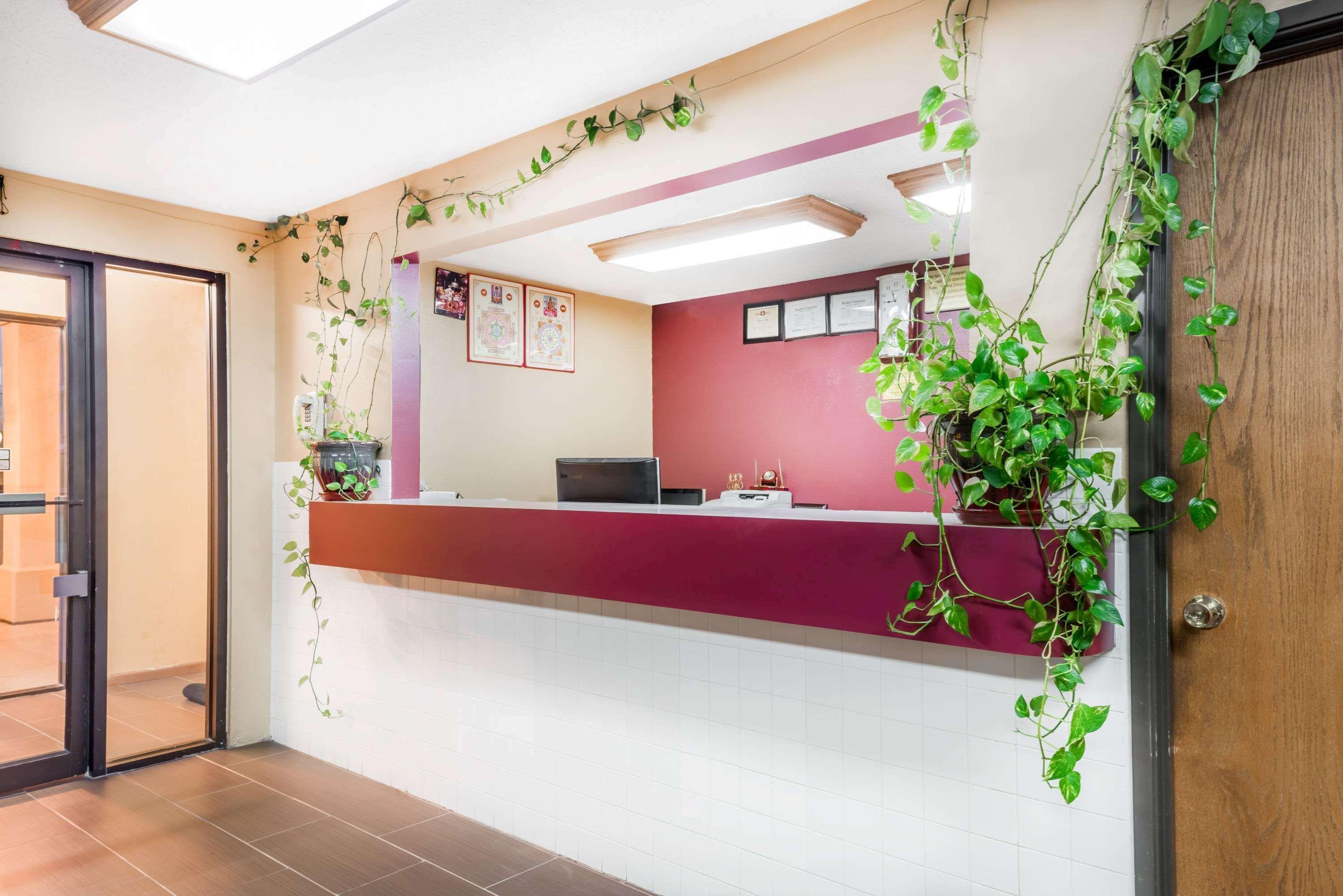 Super 8 By Wyndham Paris Il Motel Екстериор снимка