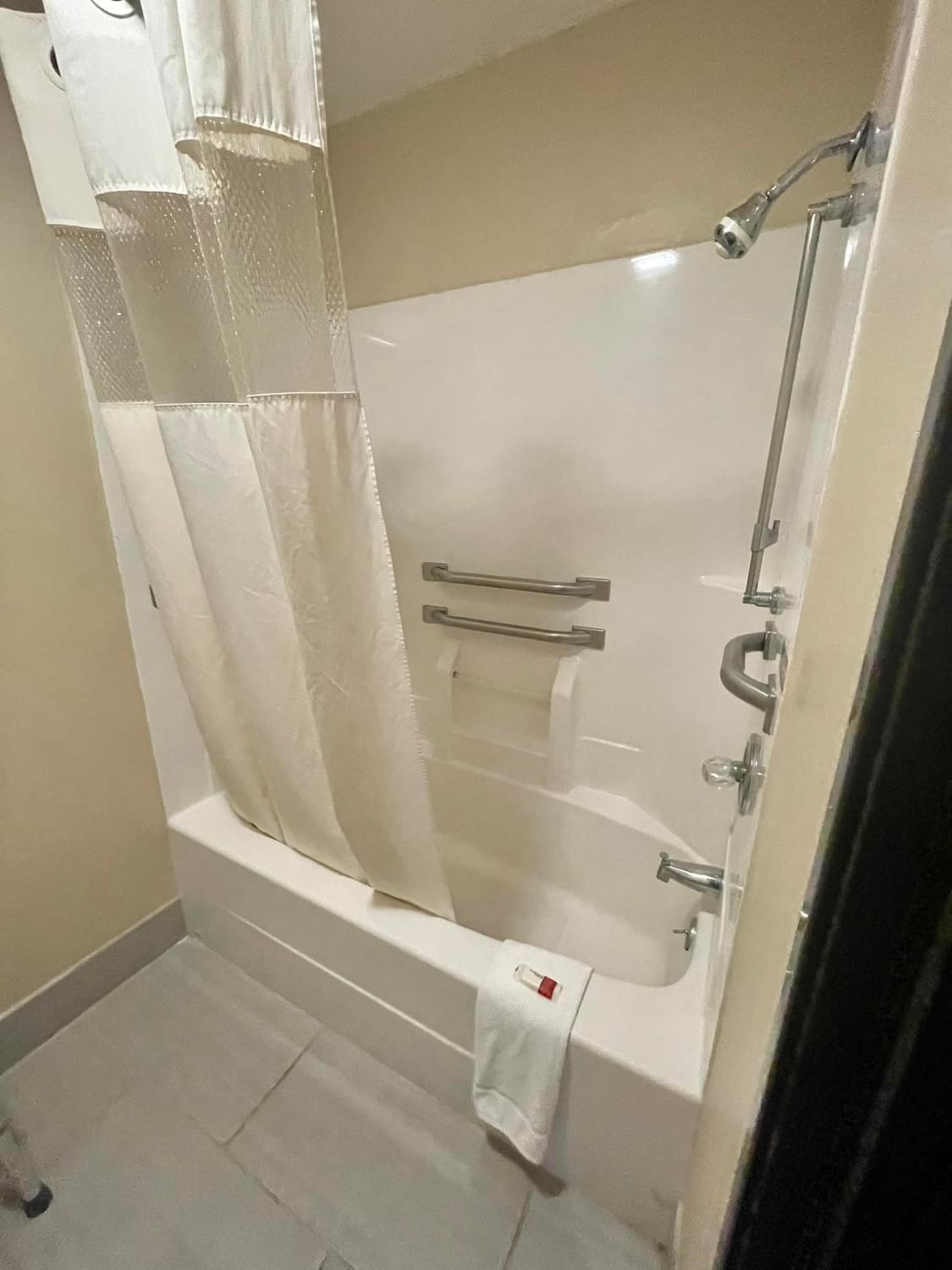 Super 8 By Wyndham Paris Il Motel Екстериор снимка