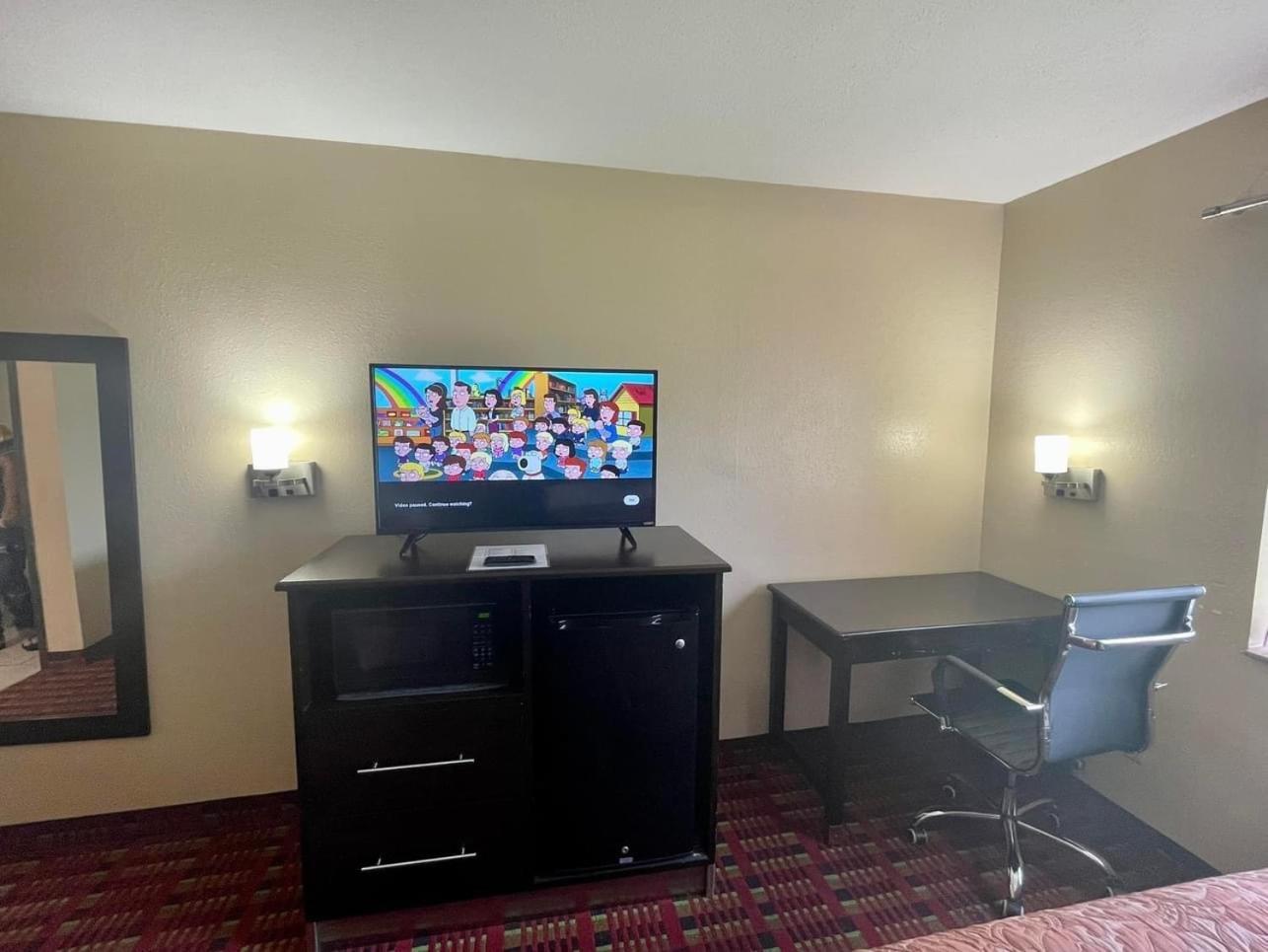Super 8 By Wyndham Paris Il Motel Екстериор снимка